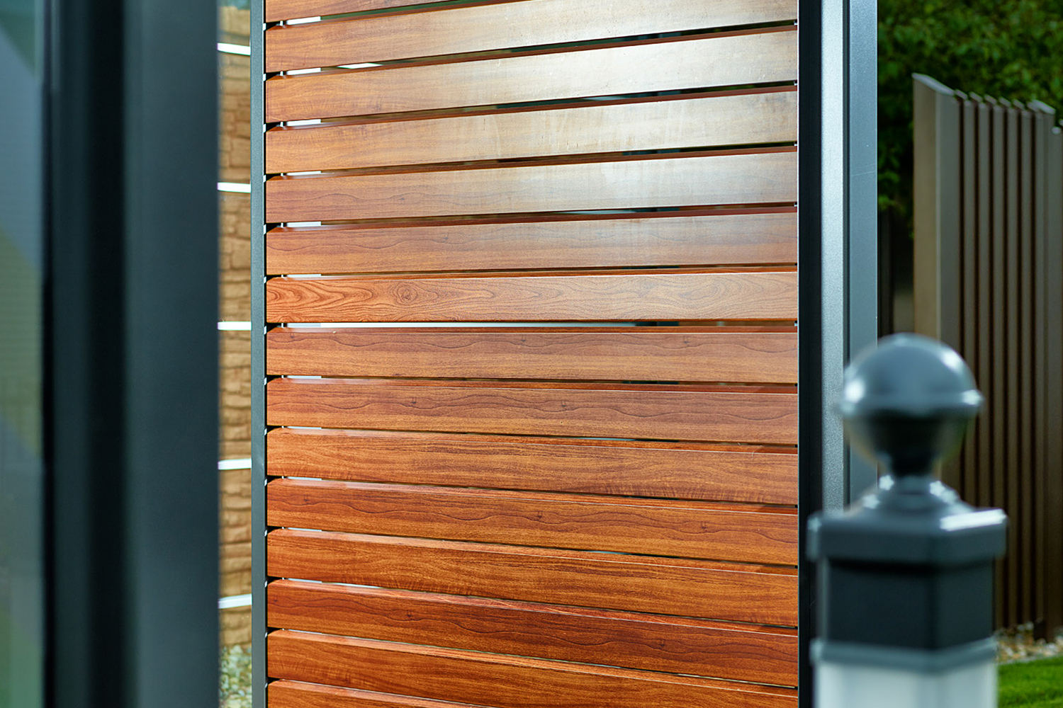 Aluminium slat fencing